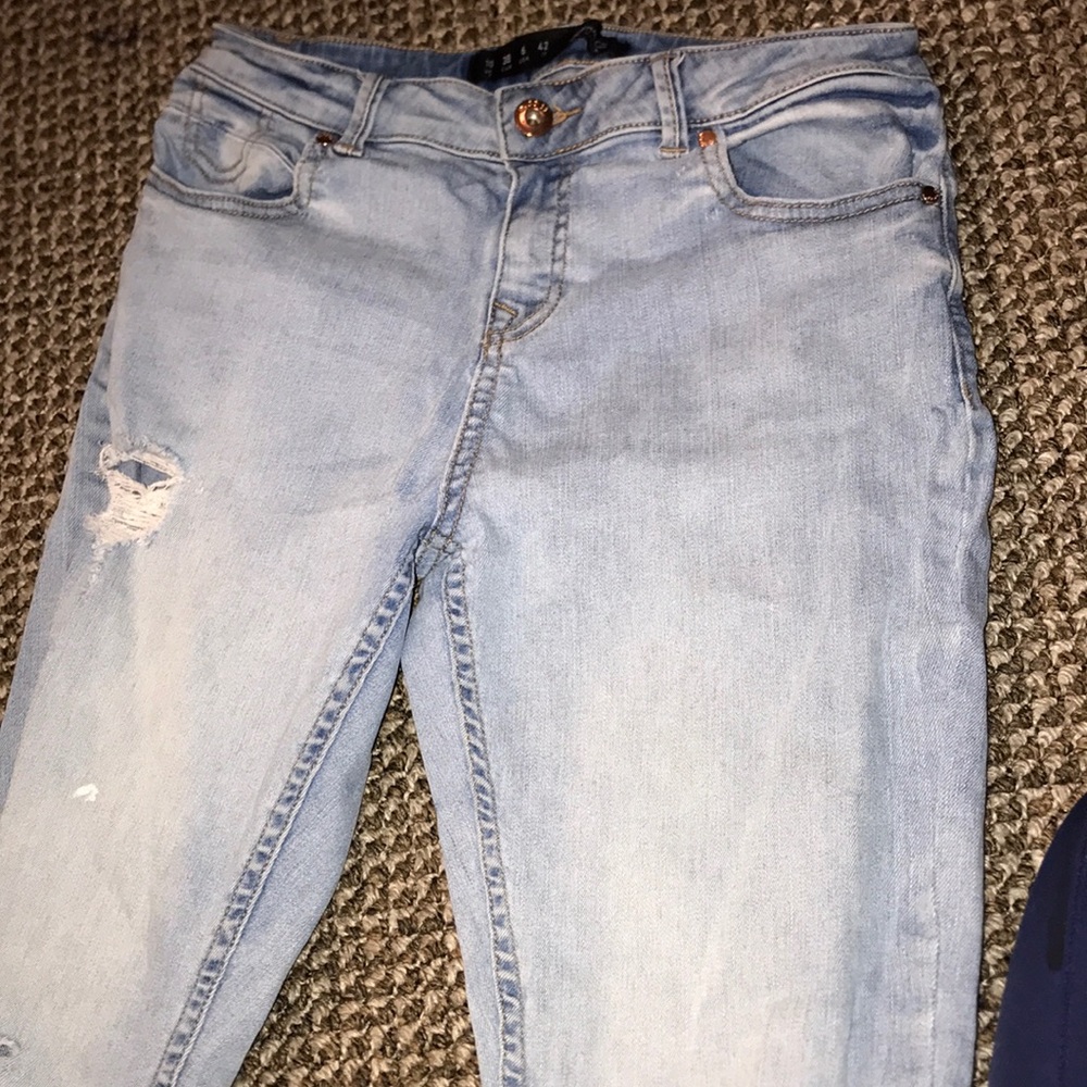 Light wash ripped denim jeans